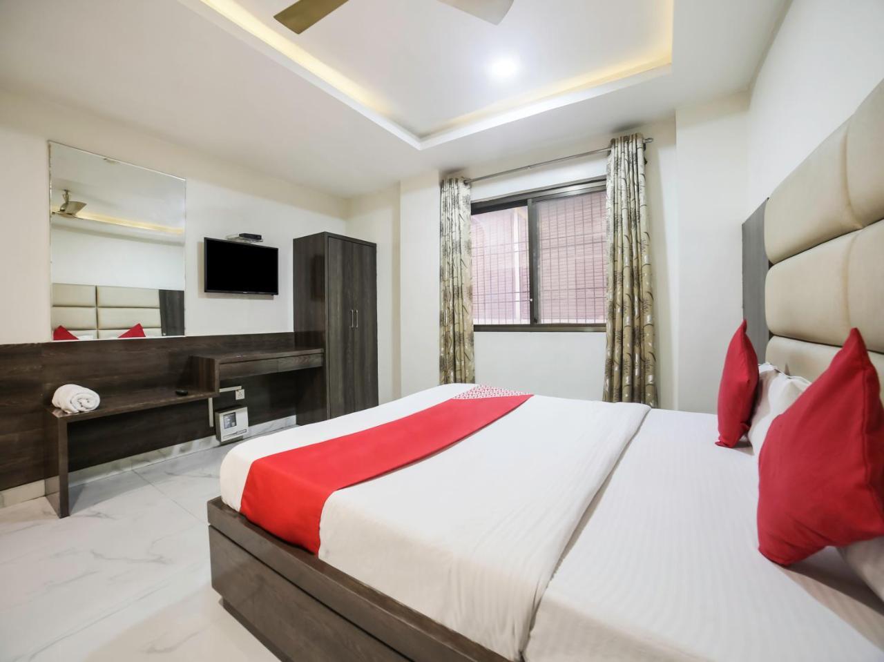 Oyo 10277 Hotel Delux Golden Ajmer Exteriör bild